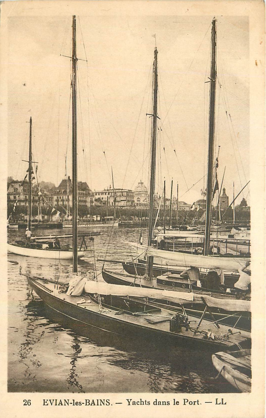CPA Evian les Bains Yachts dans le Port Bateaux