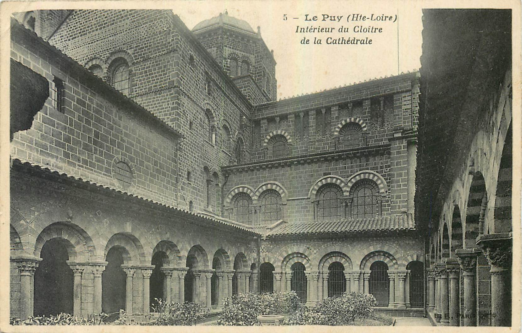 CPA Le Puy Hte Loire Interieur du Cloitre de la cathedrale 