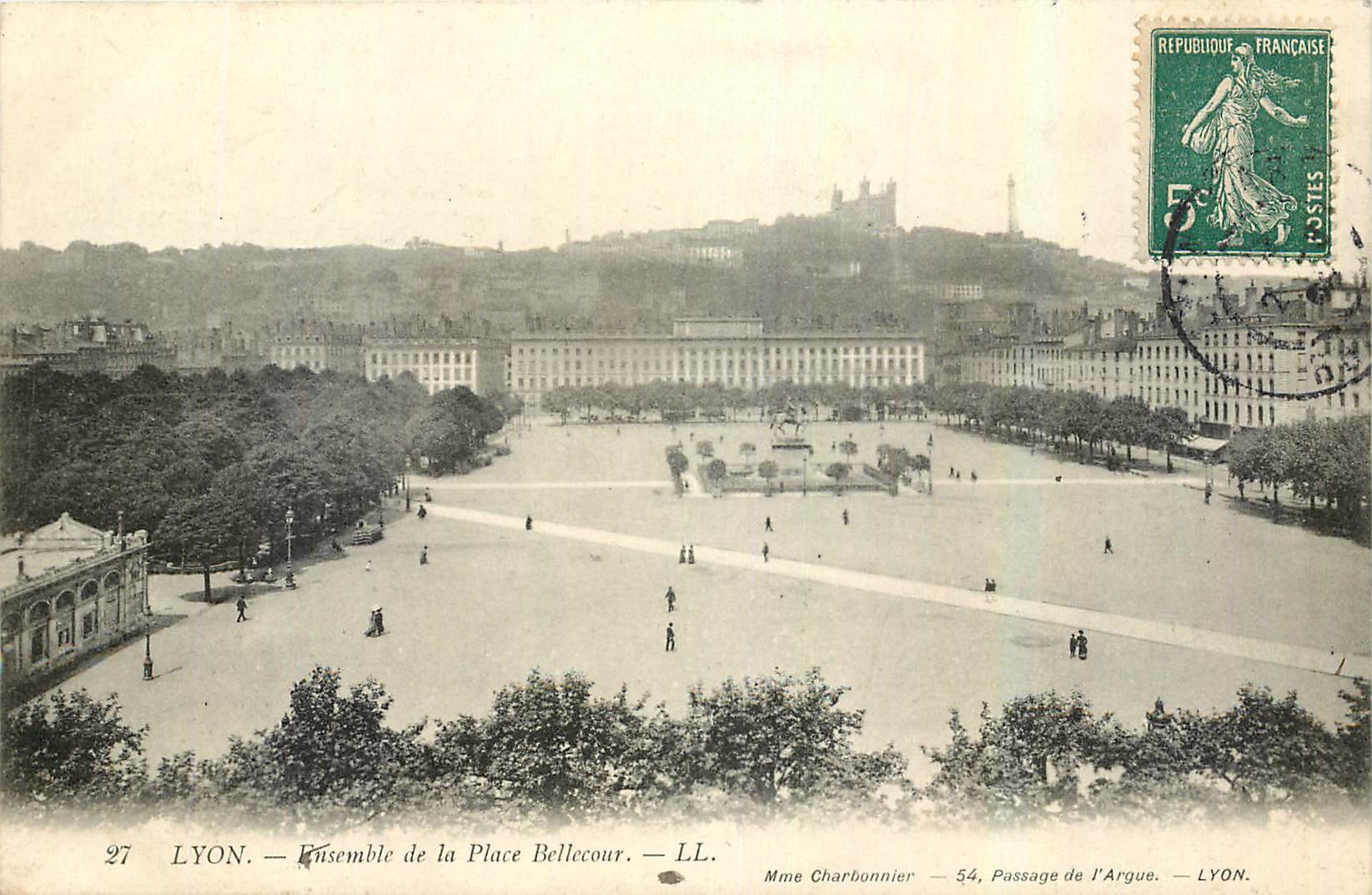 CPA Lyon Ensemble de la Place Bellecour 