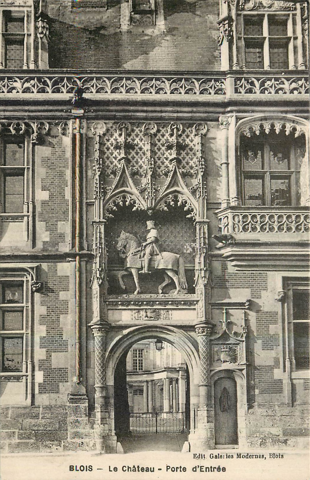 Blois — Le Château — Porte d'Entrée — Edit. Galeries Modernes, Blois