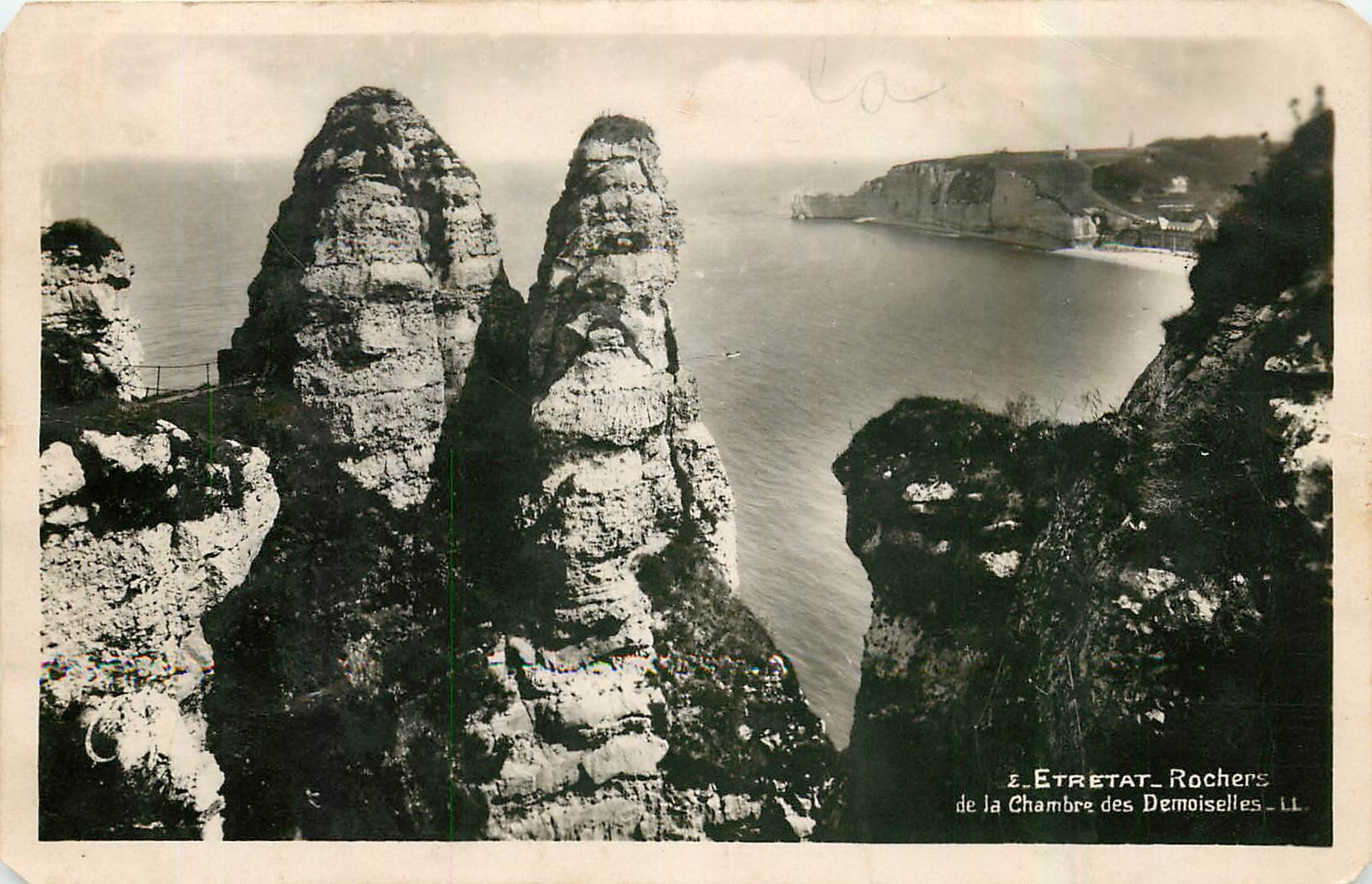 CPA Etretat Rochers de la Chambre des Demoiselles 