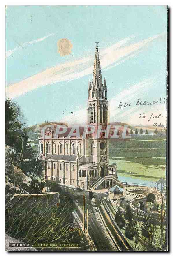 CPA Lourdes La Basilique vue du Cote 