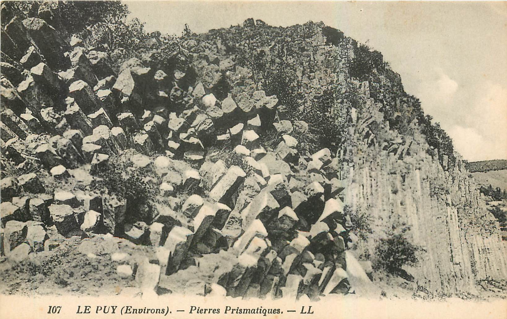 Le Puy (Environs) — Pierres Prismatiques — LL