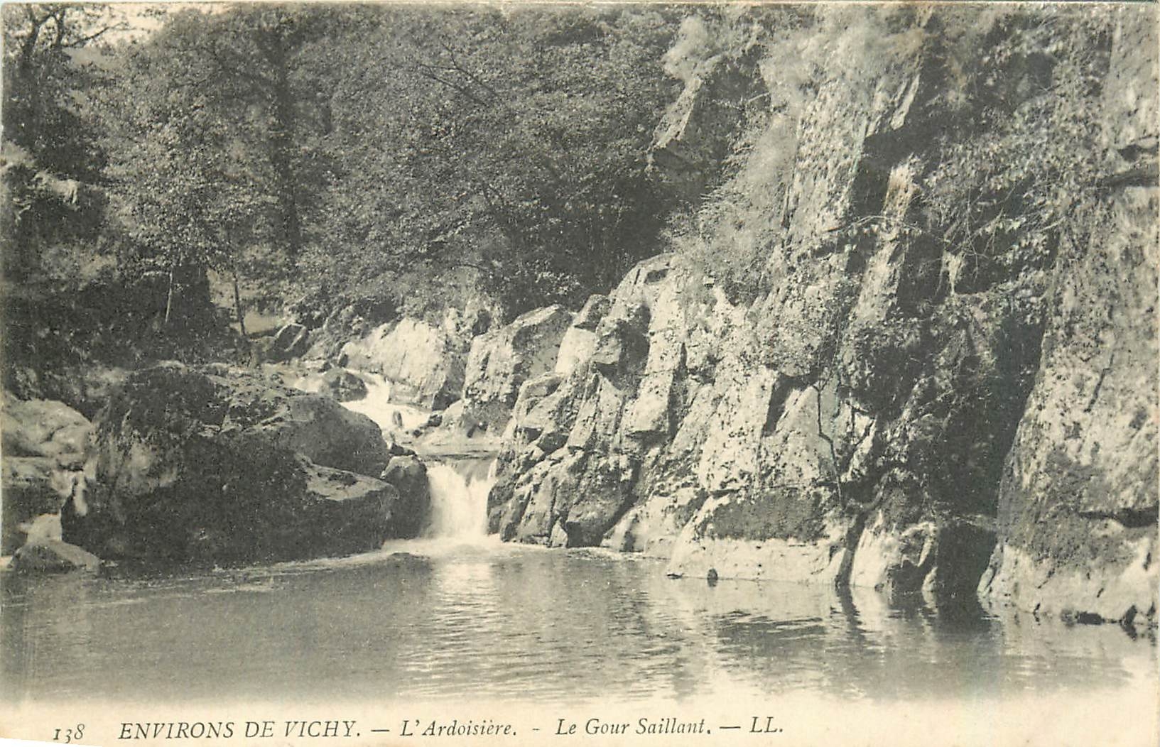 CPA Environs de Vichy L'Ardoisiere Le Gour Saillant 