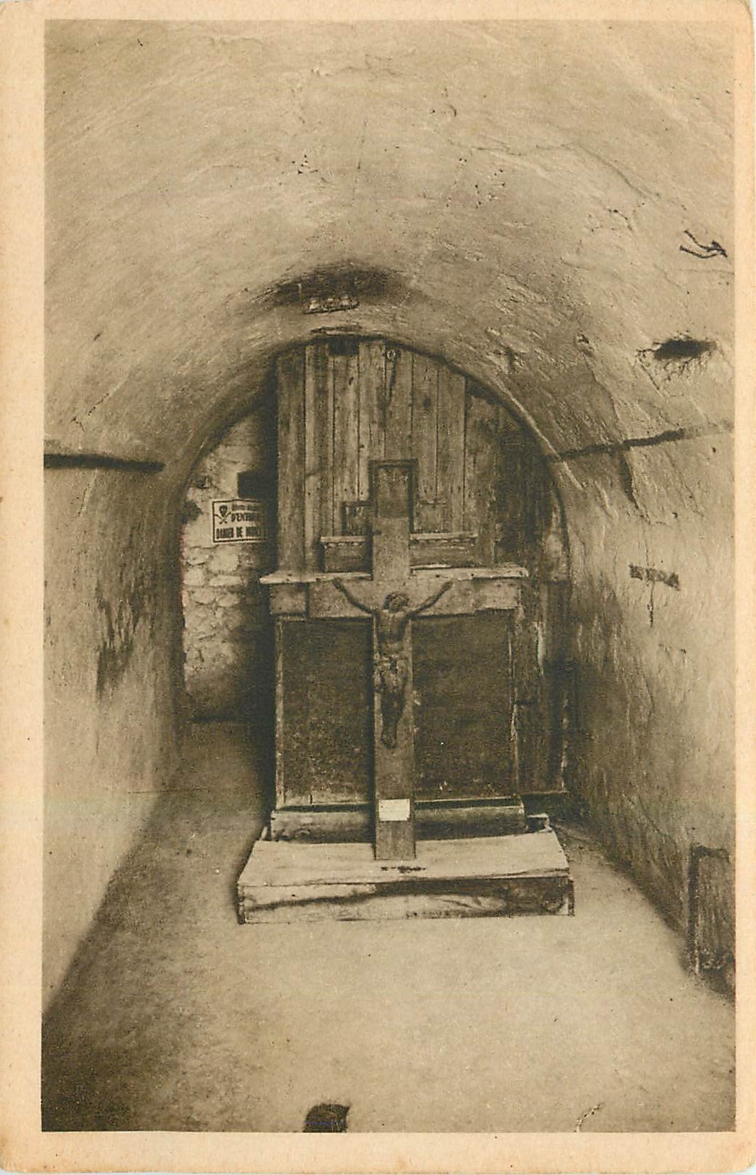 CPA Fort de Vaux La Chapelle dans une palerie du Fort 