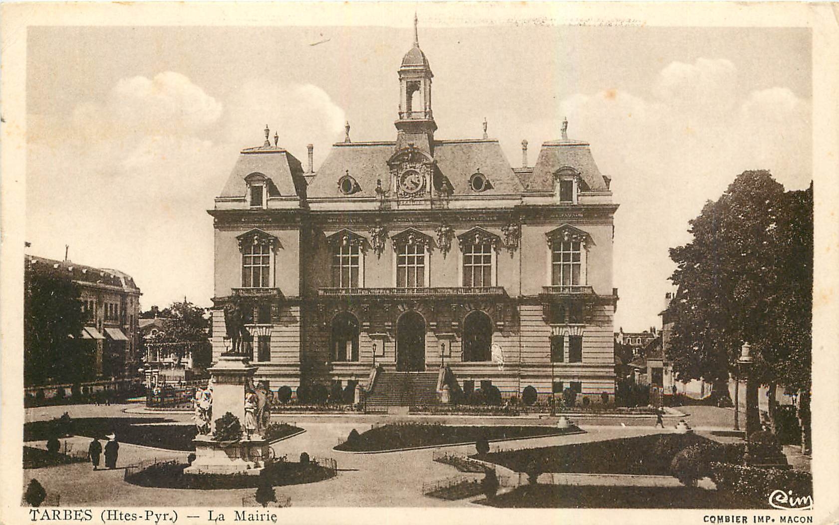 Tarbes (Htes-Pyr.) — La Mairie — Combier Imp. Macon