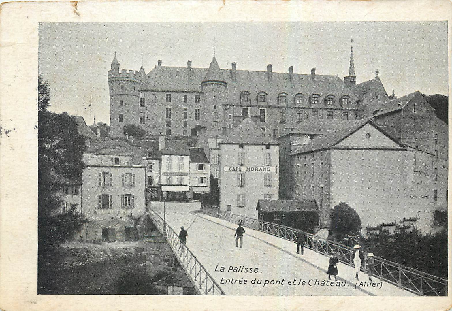 CPA La Palisse Entree du pont et le Chateau Allier 