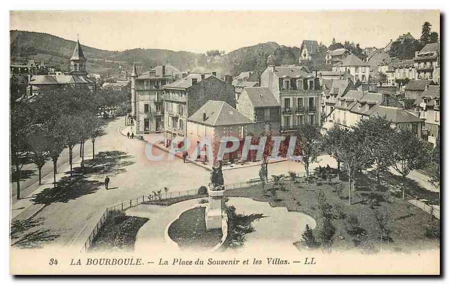 CPA La Bourboule La Place du Souvenir et les Villas 