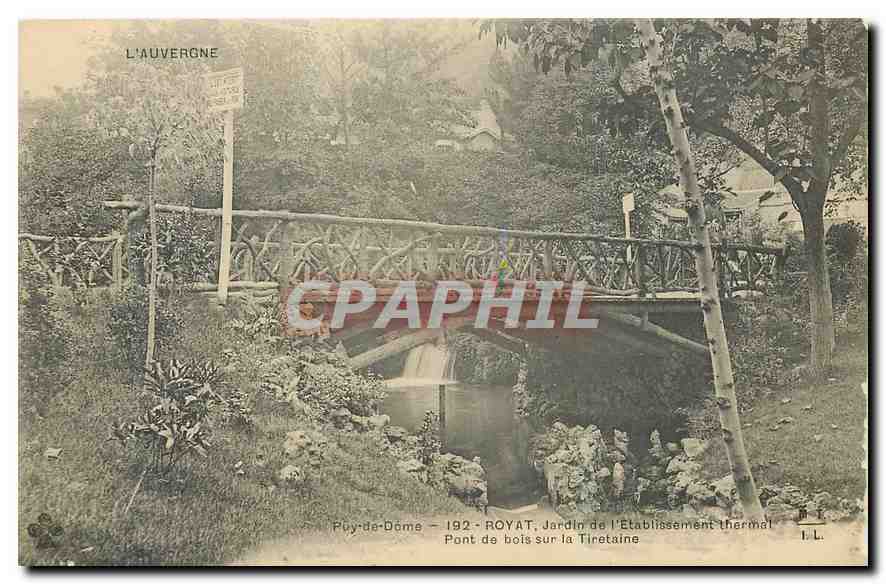 CPA L'Auvergne Puy de Dome Royat Jardin de l'Etablissement Thermal Pont de bois sur la Tiretaine 