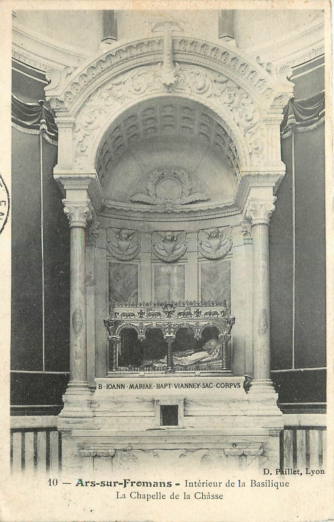 CPA Ars sur Fromans Interieur de la Basilique La Chapelle de la Chasse 