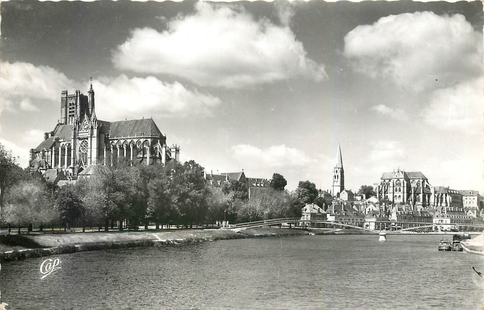 CPA Auxerre Cathedrale St Etienne et l'Yonne 