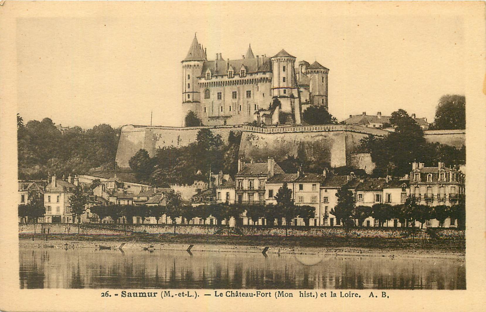 CPA Saumur M et L Le Chateau Fort Mon hist et la Loire 