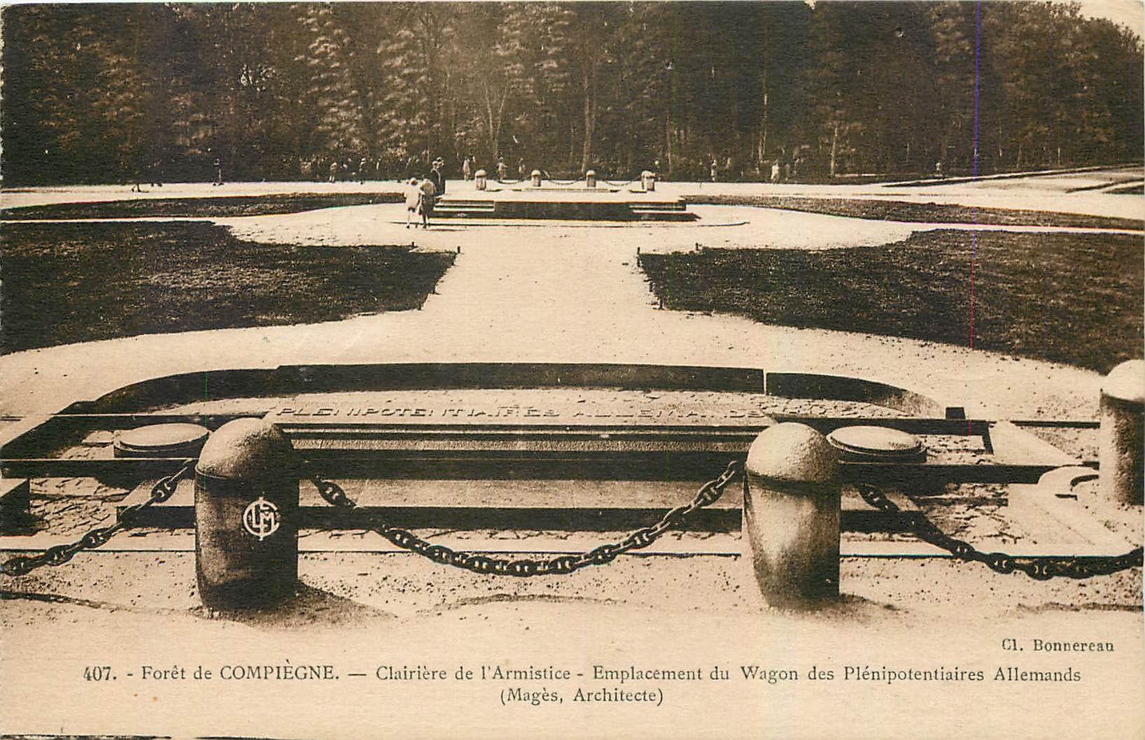 CPA Foret de Compiegne Clairiere de l'Armistice Emplacement du Wagon des Plenipotentiaires Allemands