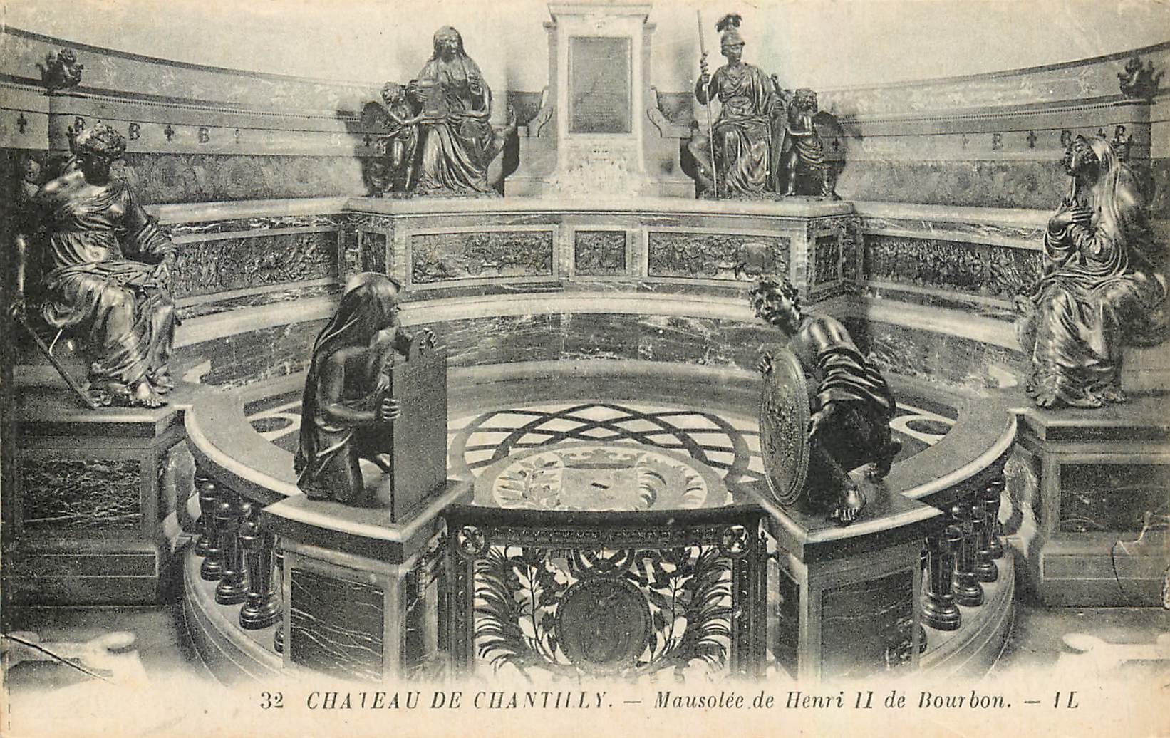 CPA Chateau de Chantilly Mausolee de Henri II de Bourbon 