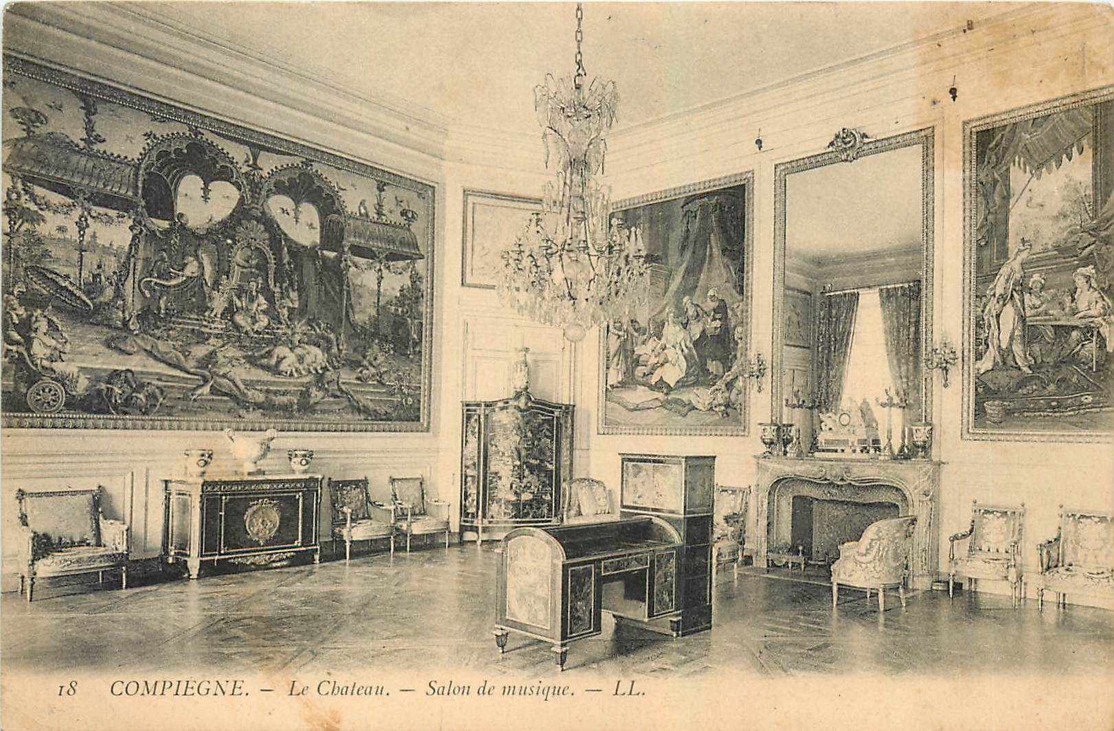 CPA Compiegne Le Chateau Salon de Musique 