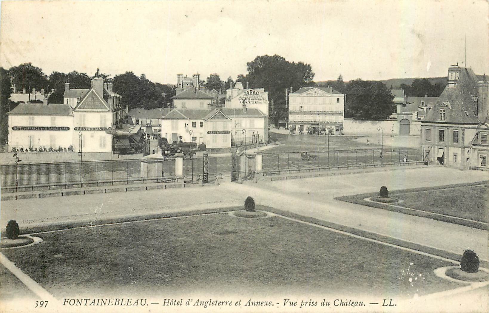 Fontainebleau — Hotel d'Angleterre und Anbau — Ansicht vom Schloss — LL. — Nr. 397