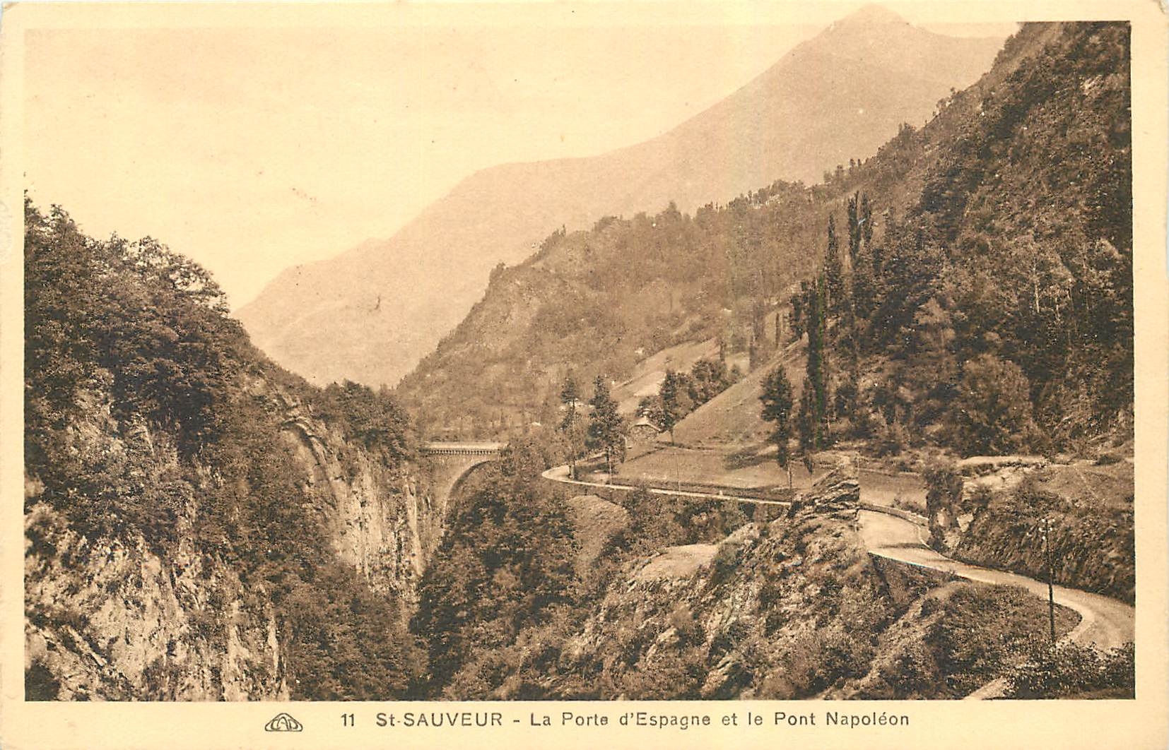 St-Sauveur - La Porte d'Espagne et le Pont Napoléon — éditeur inconnu, n° de série 11
