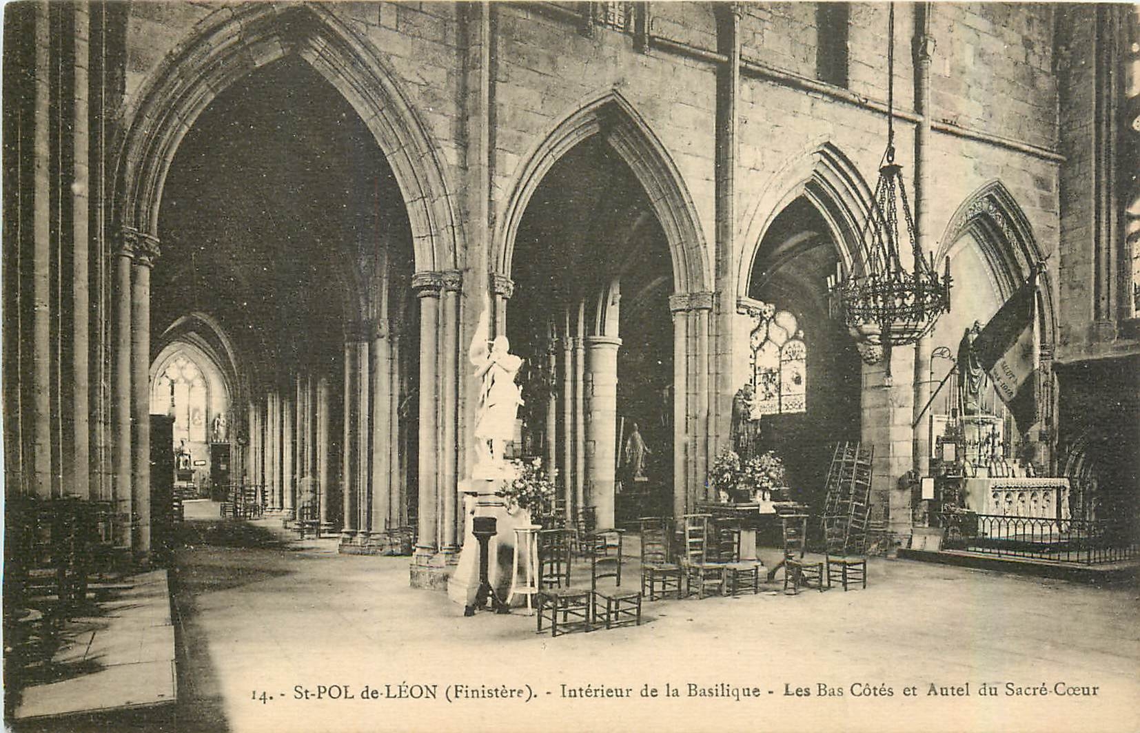 CPA St Pol de Leon Finistere Interieur de la Basilique Les Bas Cotes et Autel du sacre Coeur 