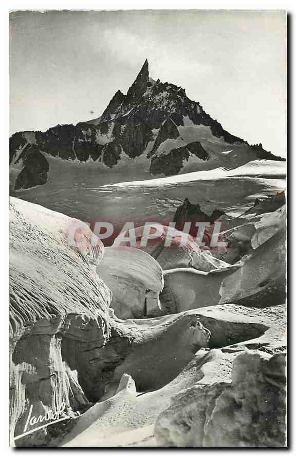 CPA Chamonix Hte Montagne Hte Savoie la Dent du Geant Glacier du Geant au centre le Bognon de la Vie