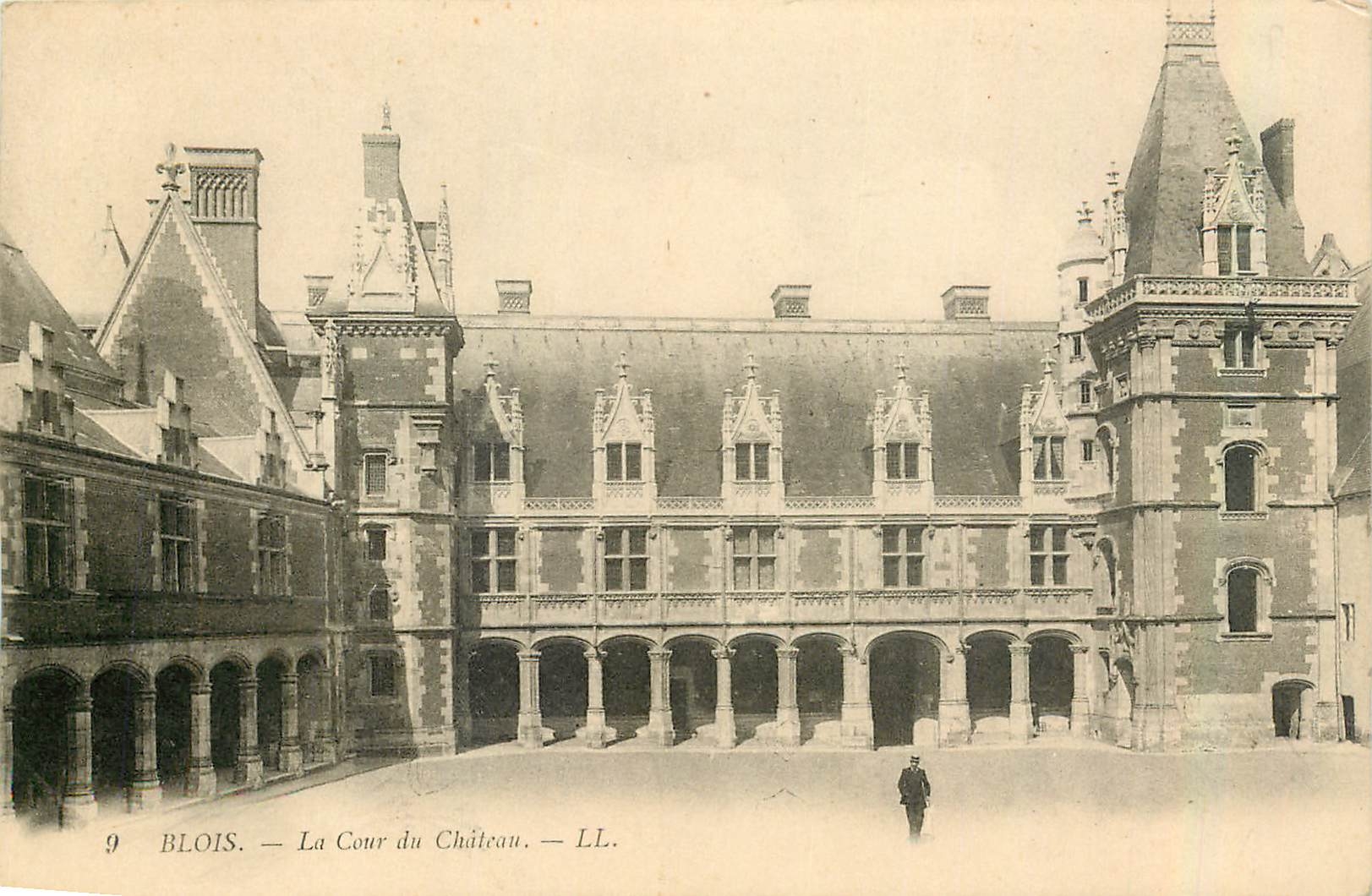 Blois — La Corte del Castillo — LL.