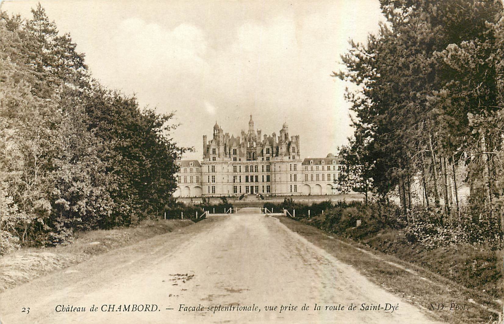 Schloss CHAMBORD — Nördliche Fassade, Blick vom Weg nach Saint-Dyé — N.D. Épot
