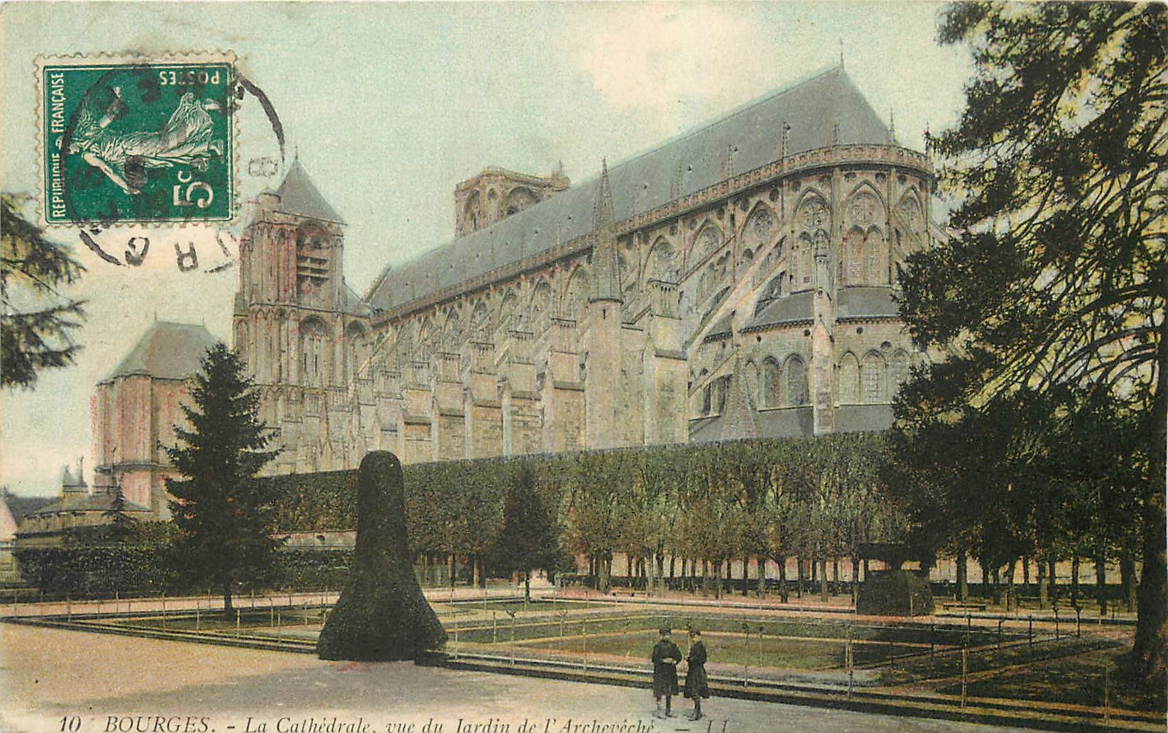 CPA Bourges la Cathedrale vue du Jardin de l'Archeveche 