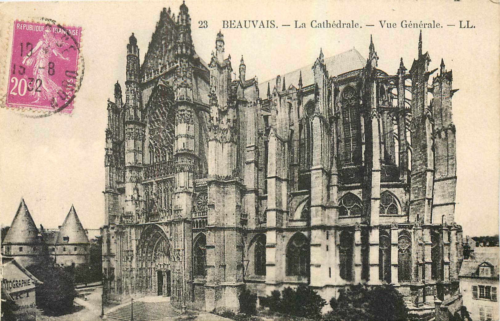 CPA Beauvais la Cathedrale vue generale 