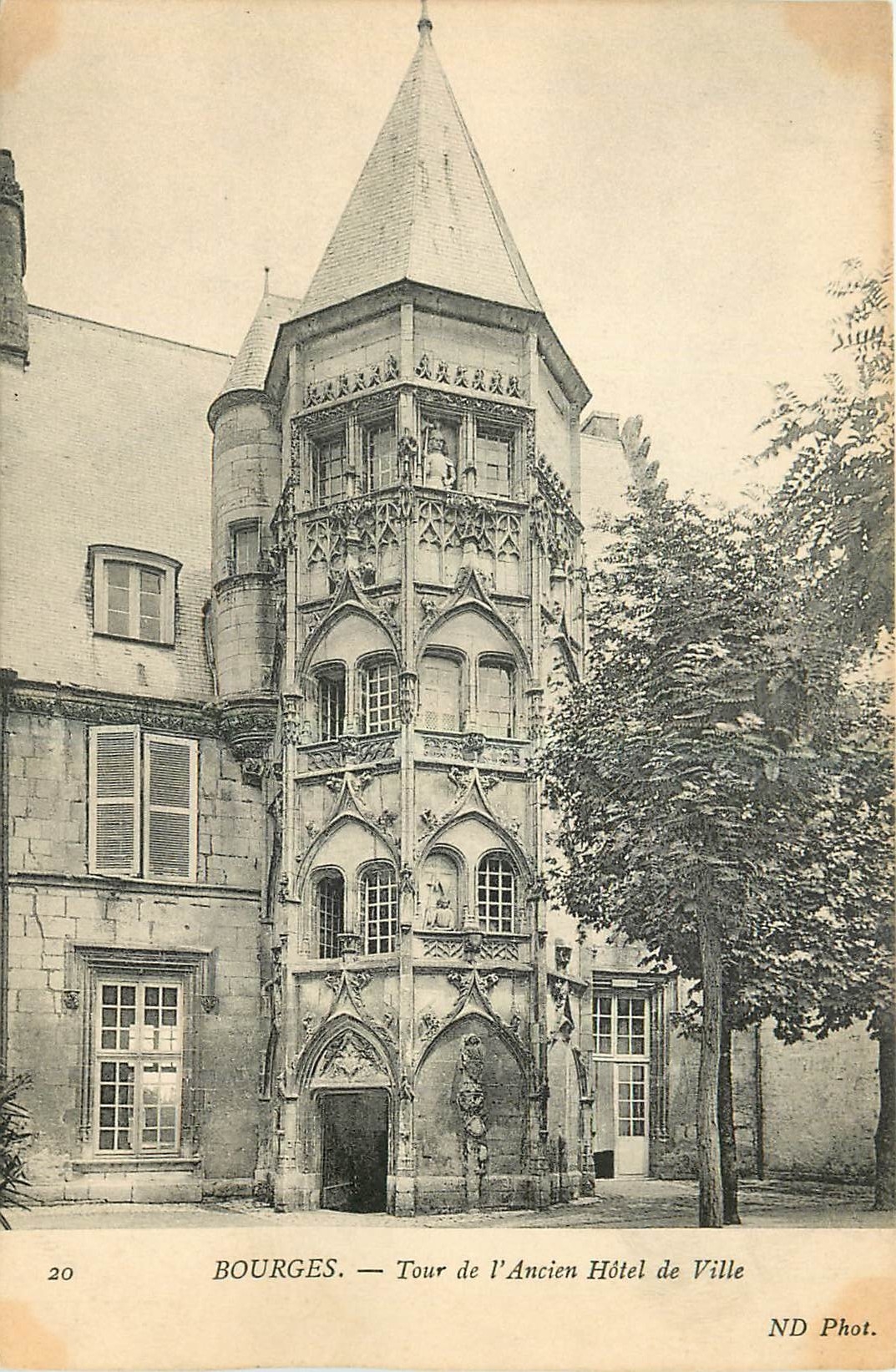 Bourges — Tour de l'Ancien Hôtel de Ville — ND Phot. n°20