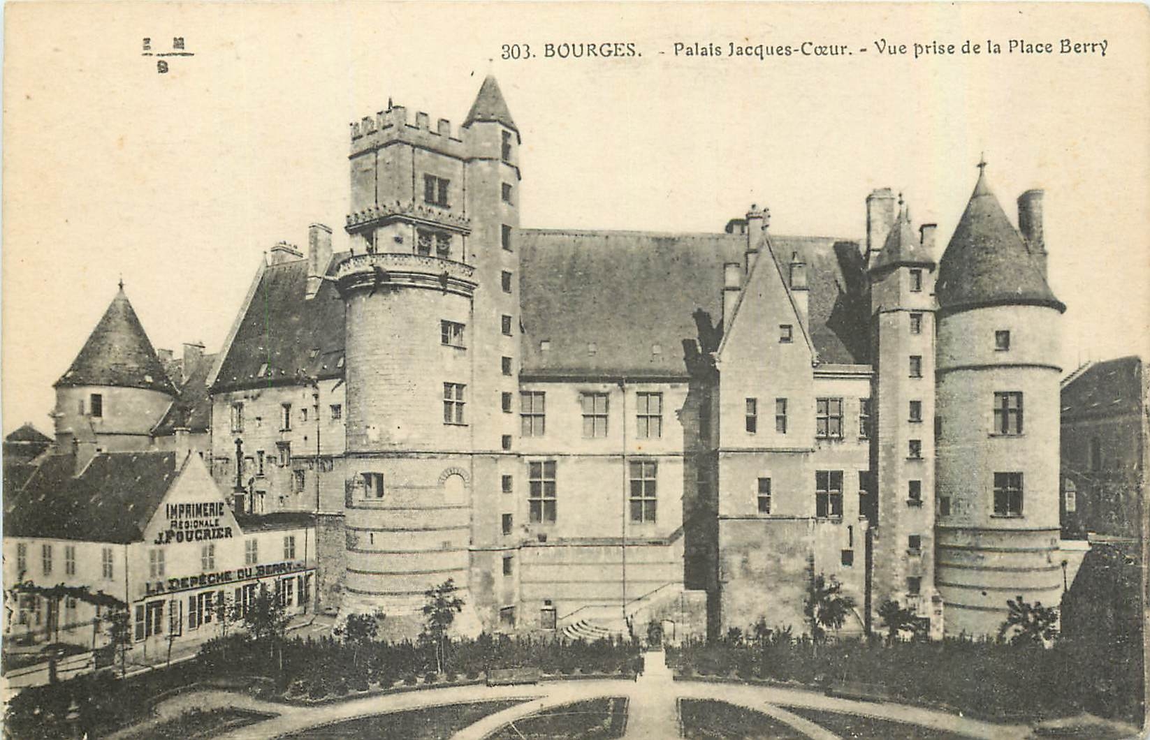CPA Bourges Palais Jacques Coeur vue prise de la Place Berry 