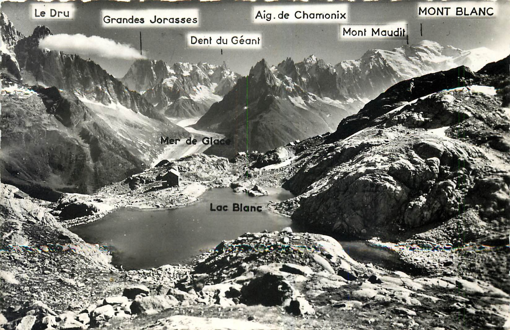 CPA Le Lac Blanc dans son decor en Face Mer de Glace et Massifs des Grandes Jorasses des Aiguilles d
