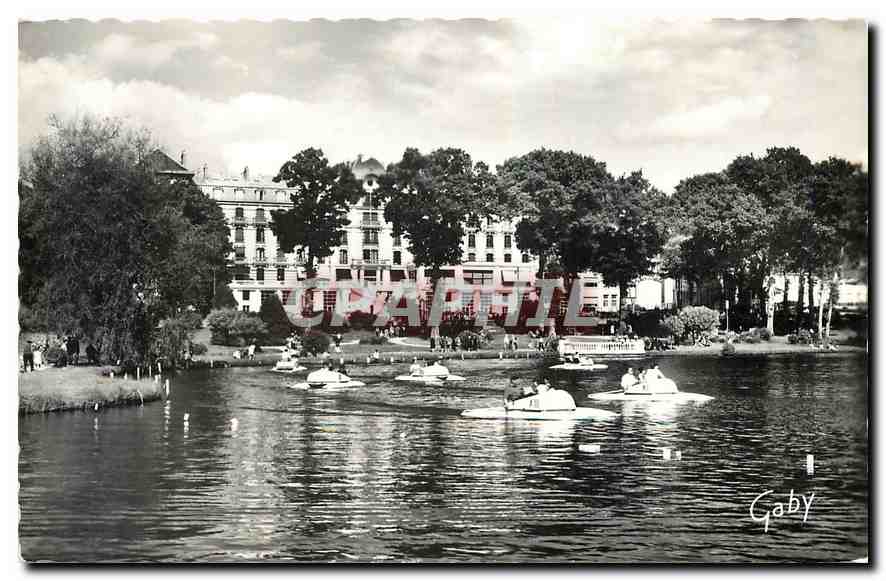 CPM Station Thermale de Bagnoles de l'Orne Orne la Residence du Lac et les Pedalos 