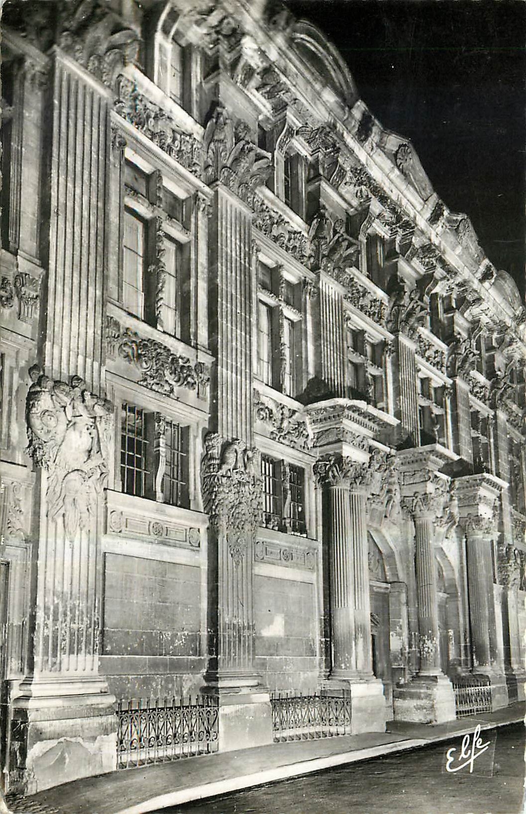 CPM Toulouse la Ville Rose l'Hotel de Pierre 15301538 Facade 1685 Eclairage Nocturne 