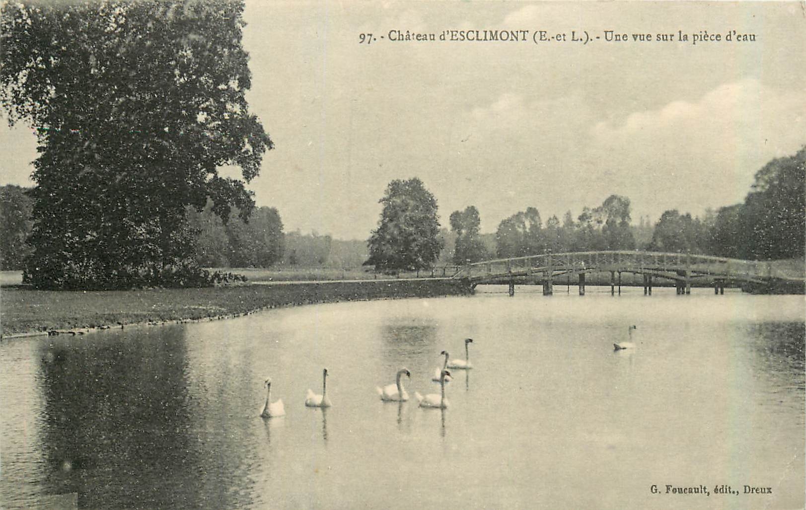 CPA Chateau d'Esclimont E et L Une vue sur la piece d'eau 