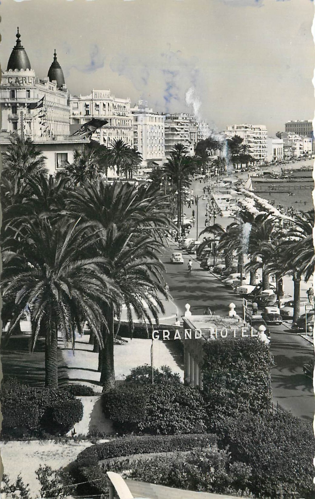 CPA La Cote d'azur Cannes Les Hotels Vue generale de la Croisette 