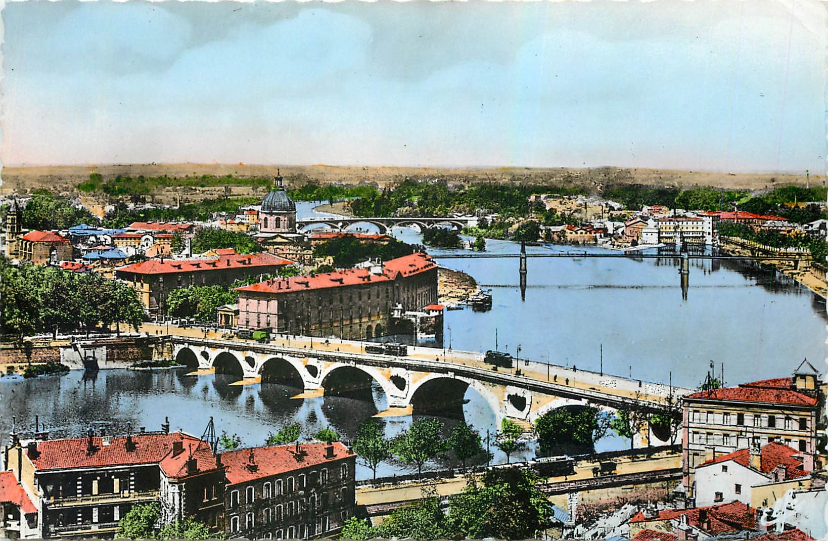 CPM Toulouse La Ville Rose Vue generale sur la Garonne 