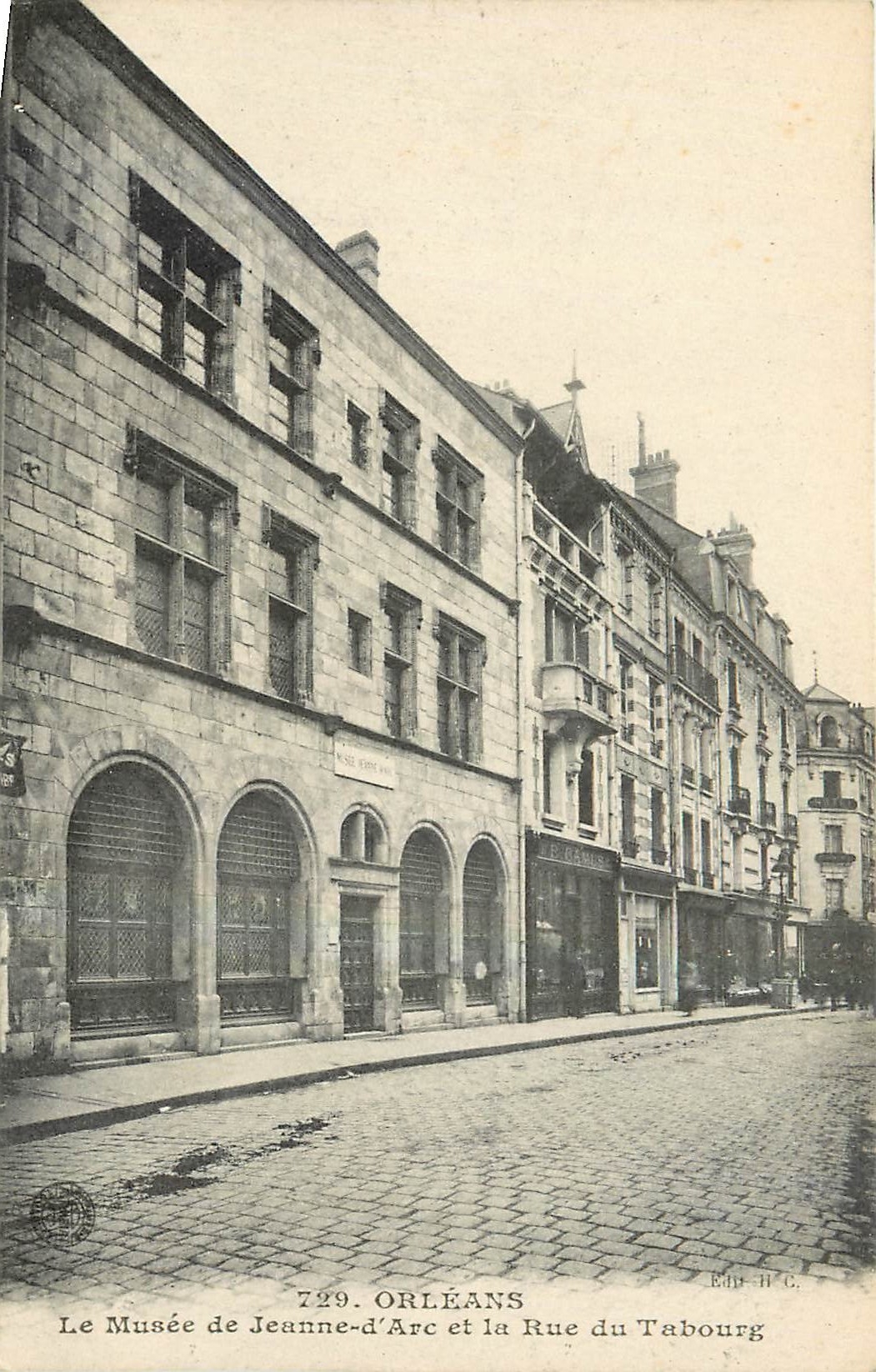 CPA Orleans Le Musee de Jeanne D'Arc et la Rue de Tabourg 