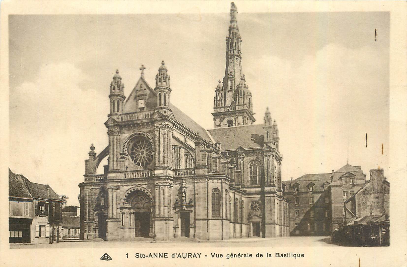 CPA Ste Anne d'Auray Vue generale de la Basilique 
