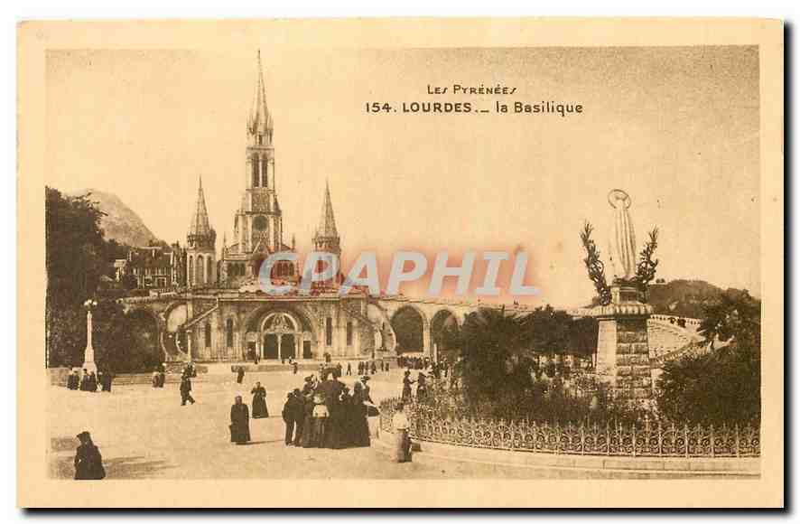 CPA Les Pyrenees Lourdes La Basilique 