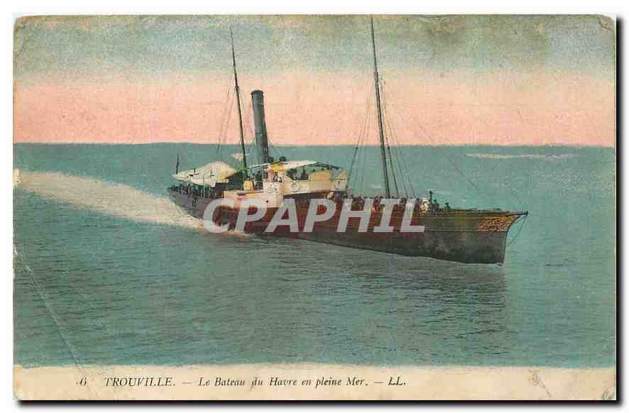 CPA Trouville Le Bateau du Havre en pleine Mer