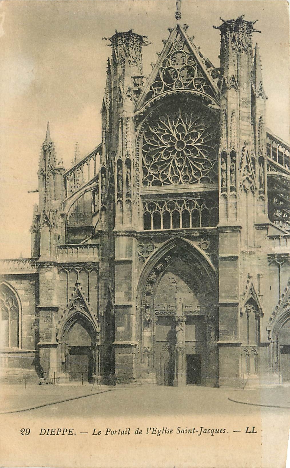 CPA Dieppe Le Portail de l'Eglise Saint Jacques 