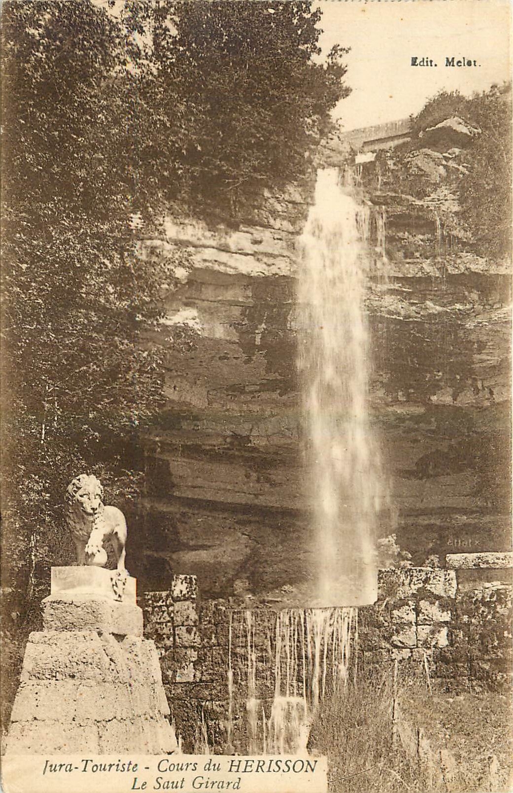 CPA Jura Touriste Cours du Herisson Le Saut Girard lion