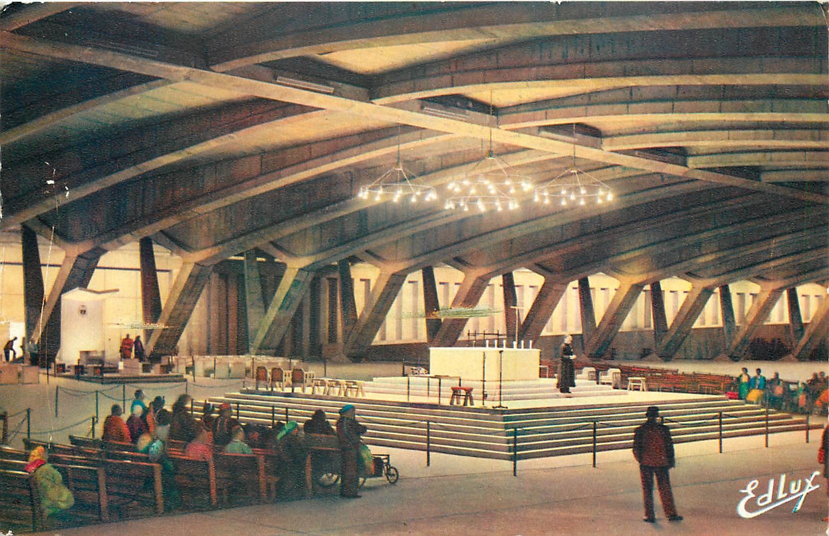 CPM Lourdes La Basilique Souterraine 