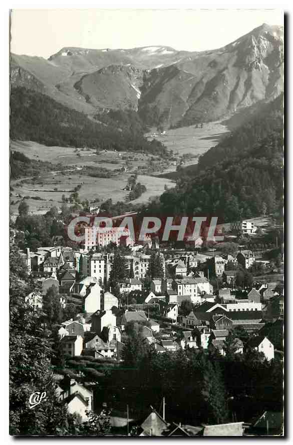 CPM Le Mont Dore P de D Vue generale et le Sancy 