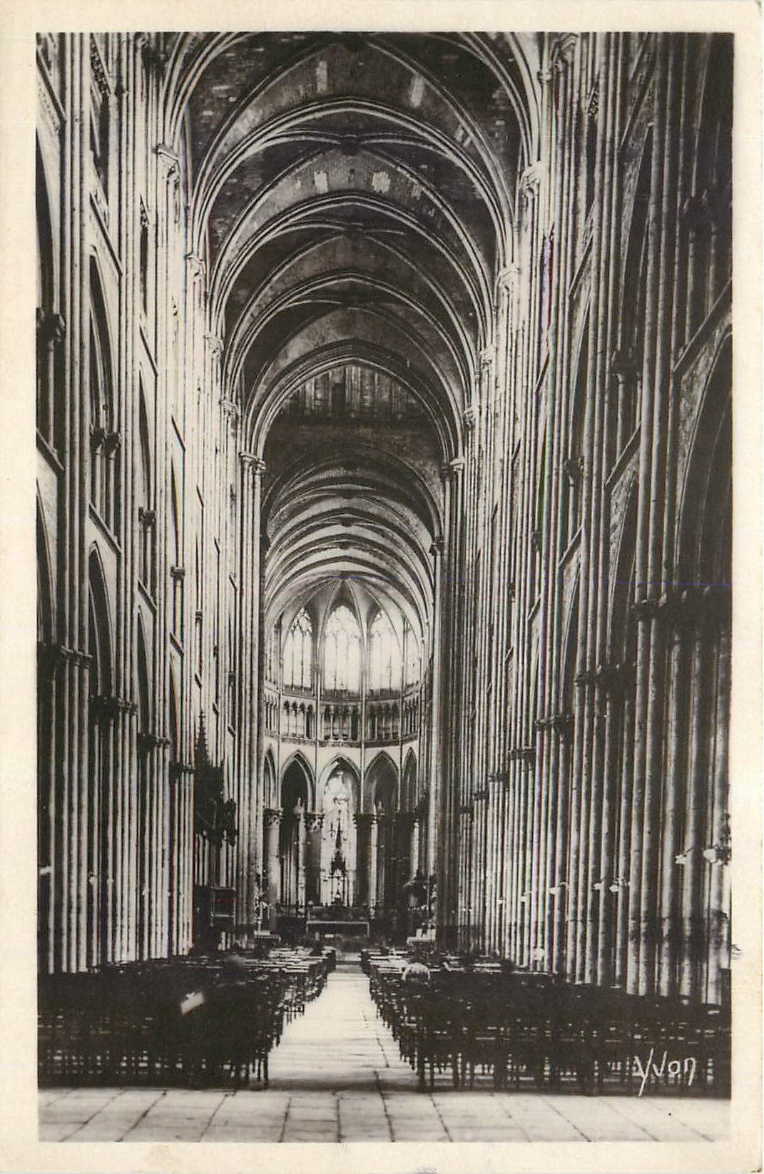 CPA La Douce France Rouen Interieur de la Cathedrale 