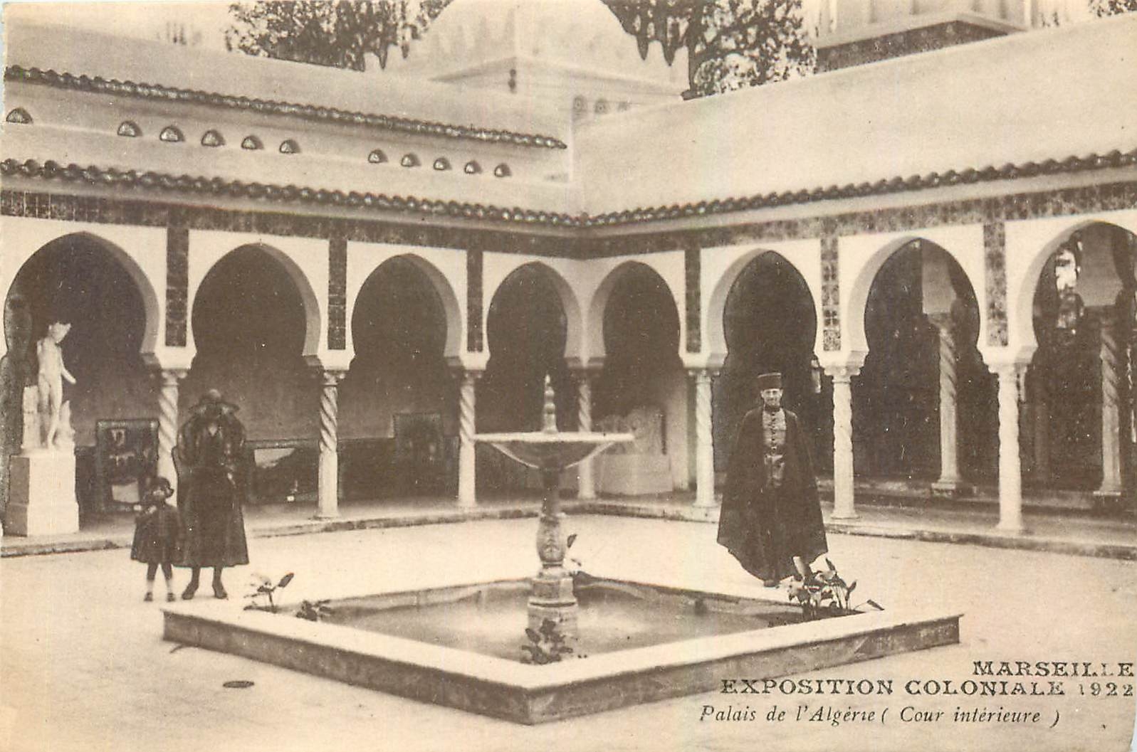 CPA Marseille Exposition Coloniale Palais de l'Algerie Cour Interieure