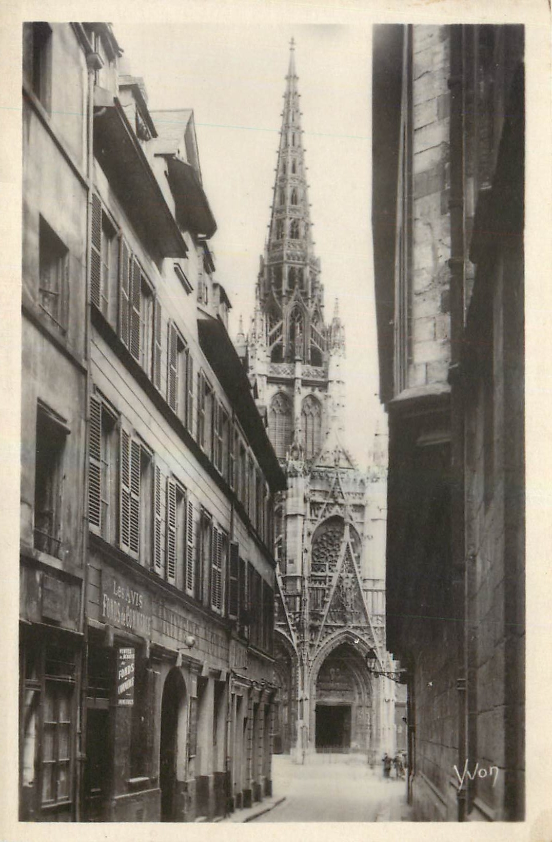 CPA La Douce France Rouen Vieille Rue et Eglise Saint Maelou 