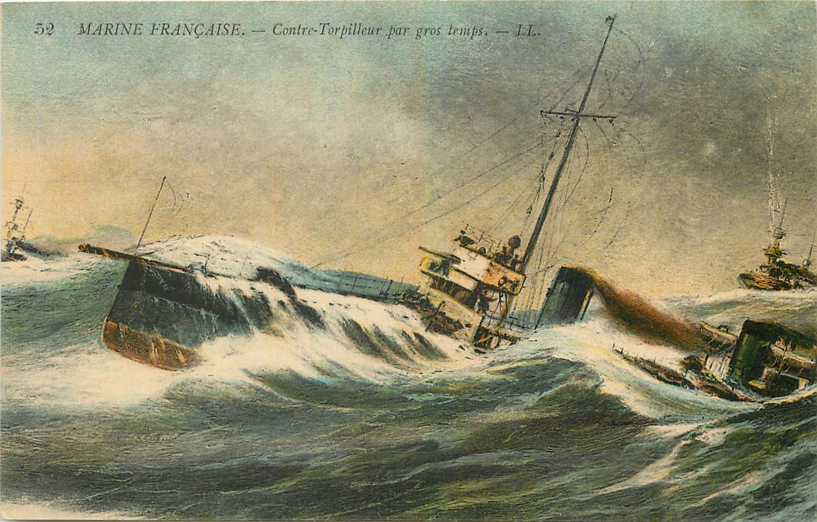 CPA Marine Francaise Contre Torpilleur par gros temps Bateau