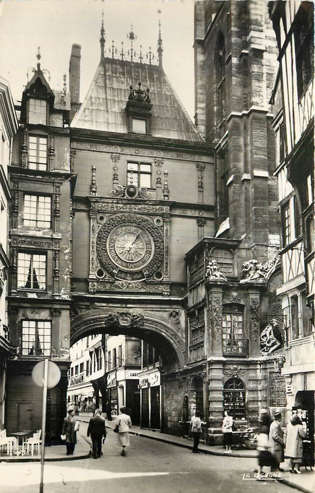 CPM Rouen Seine Maritime Le Gros Horloge 
