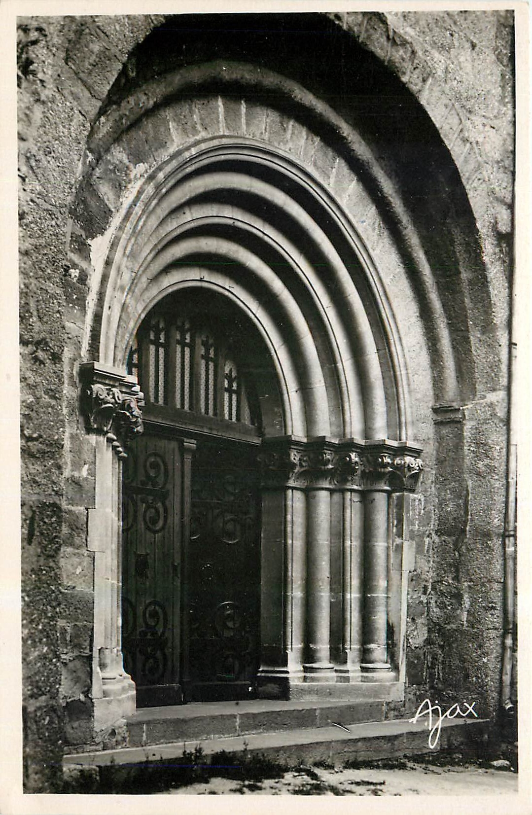 CPA Genolhac Gard Le Porche de l'Eglise 