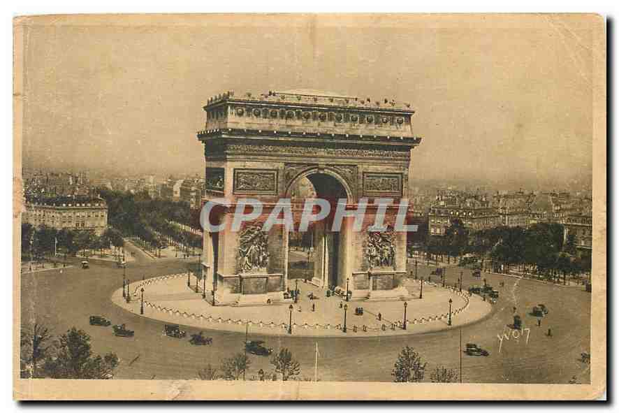 CPA Paris l'Arc de Triomphe et la Place de l'Etoile 
